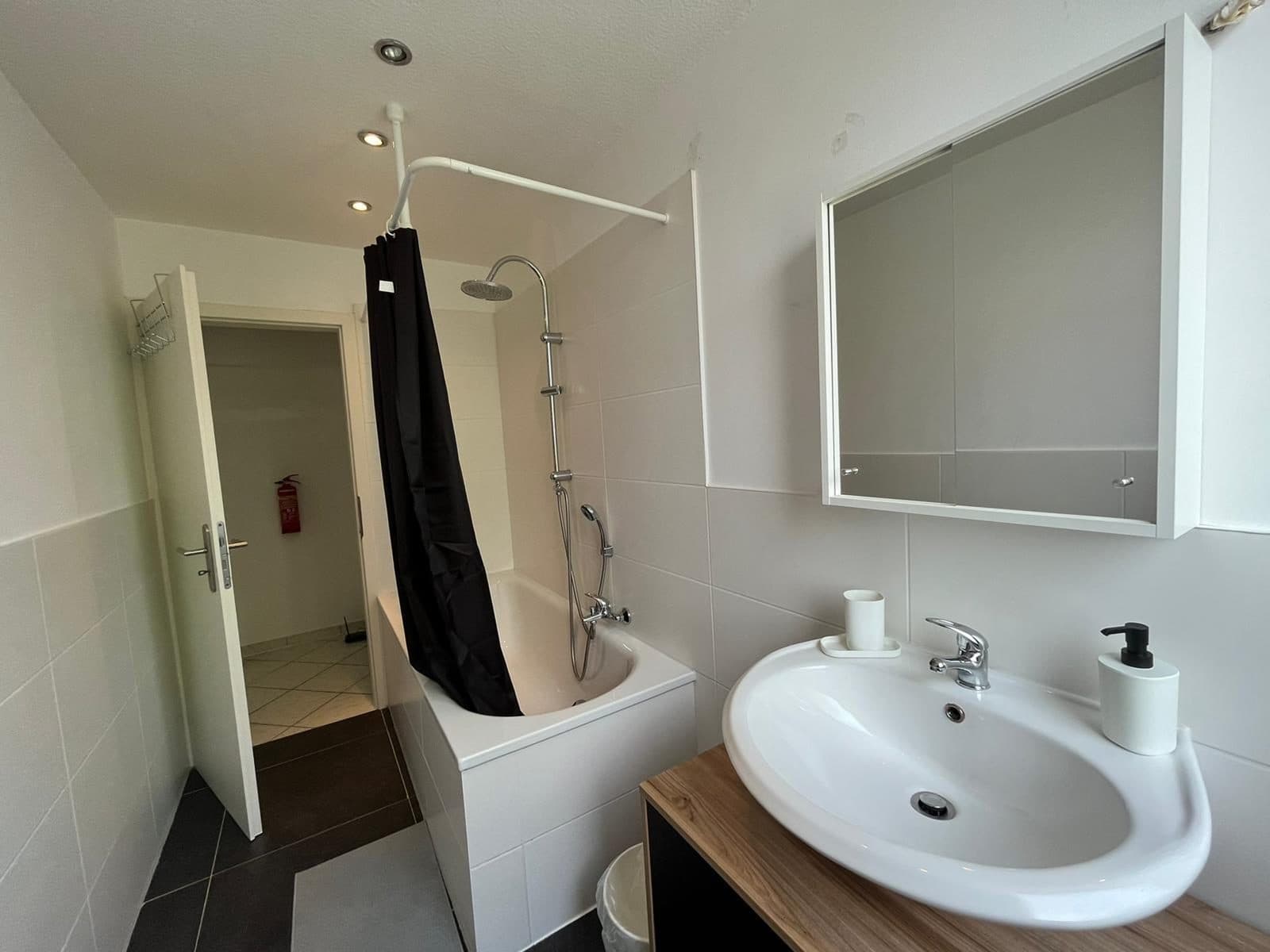 Badezimmer in einer Monteurunterkunft
